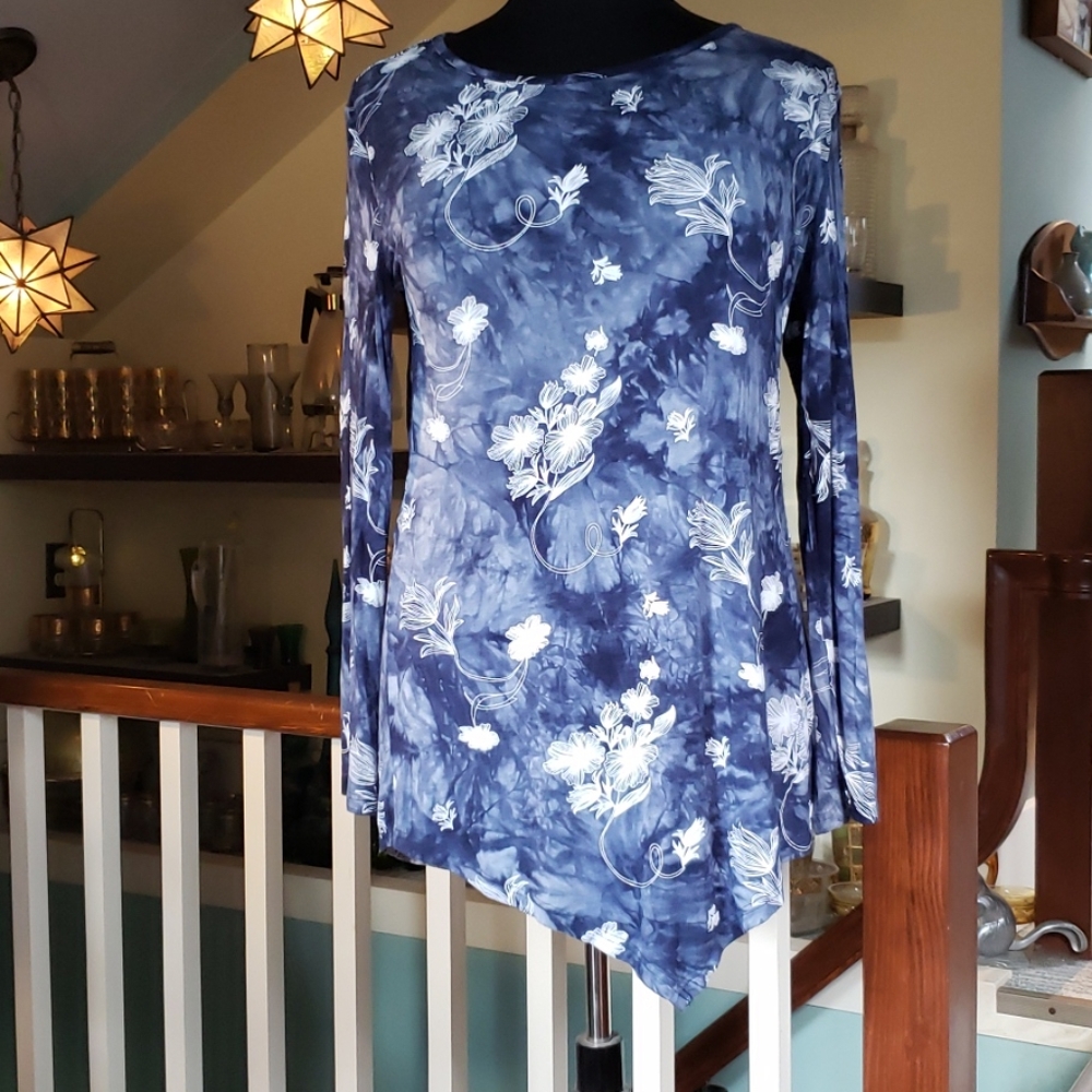 DJT Womens Blue Floral Tunic With Hankerchief Hem